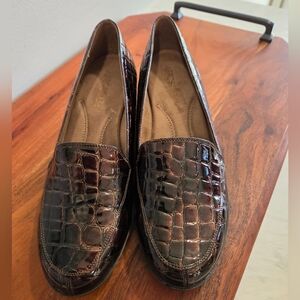 AEROSOLES Patent Dark Brown Crocodile Wedges